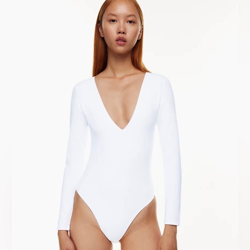 NWOT aritzia babaton Long Sleeve v neck bodysuit XXS white